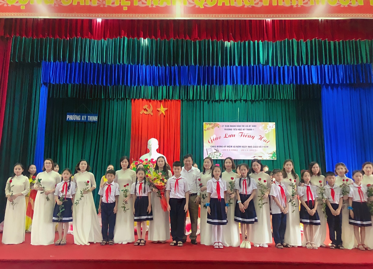 Chương trình “ Giao lưu tiếng hát và Hội khỏe phù đổng ” chào mừng kỷ niệm 40 năm  ngày Nhà giáo Việt Nam 20/11 -Trường Tiểu học Kỳ Thịnh 1 – Thị xã Kỳ Anh