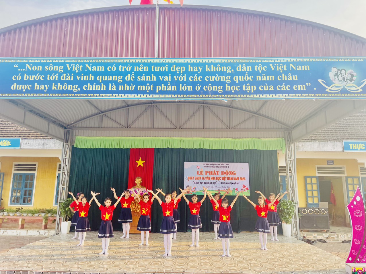 Sáng 19/4, tại Trường Tiểu học Kỳ Thịnh 1, TX Kỳ Anh đã tổ chức Lễ phát động ngày Sách và Văn hóa đọc Việt Nam (21/4).