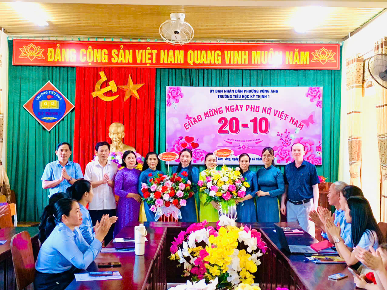 TRƯỜNG TIỂU HỌC KỲ THỊNH 1 TỔ CHỨC DẠY CHUYÊN ĐỀ VÀ GẶP MẶT CHÀO MỪNG NGÀY PHỤ NỮ VIỆT NAM 20/10